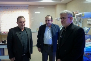 تصویر کادر بهداشت و درمان استان با ایثار و تعهدی مثال‌زدنی در حال خدمت‌رسانی هستند