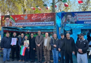 تصویر تجمع اصنافیان استان البرز و شهروندان کرج در مراسم اقامه عزای چهلم قائد امت و رهبر شهید انقلاب