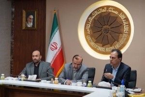 تصویر دولت و استانداری به طور کامل پای کار مردم هستند