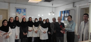 تصویر کارکنان آزمایشگاهها با دانش و تخصص خود، نقش چشم های درمانگر را دارند