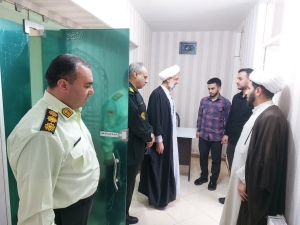 تصویر بازدید امام‌جمعه طالقان از ستاد فرماندهی انتظامی
