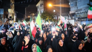 تصویر از نماز استغاثه در میدان امام تا اشک در جوار شهدا در پنجاه‌ و ششمین شب قدر انقلاب در اشتهارد