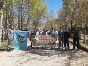 تصویر پاکسازی نگین گردشگری ساوجبلاغ در هفته زمین پاک