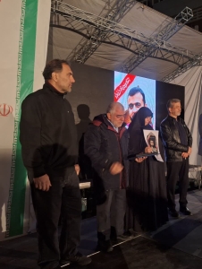 تصویر تجلیل از خانواده شهید «احمدرضا دانش‌کهن» در قرارگاه مردمی بنیاد شهید البرز