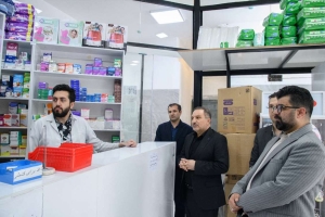 تصویر بررسی روند ارائه خدمات دارویی توسط رئیس دانشگاه از داروخانه شبانه‌روزی نظرآباد