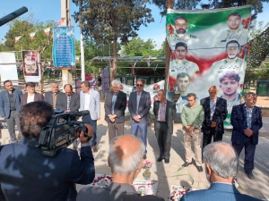 تصویر بزرگداشت هفته کار و کارگر در استان البرز؛ با گلباران مزار شهدای امامزاده محمد(ع) کرج