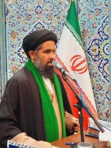 تصویر کارگران سربازان خط مقدم توسعه و معلمان افسران پیشرفت کشور هستند