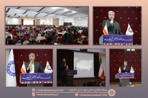 تصویر تجلیل از کارگران شهرداری اشتهارد