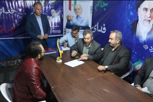 تصویر حضور مدیرکل کمیته امداد، بهزیستی و استاندار البرز در میز خدمت و دیدار مردمی در تجمع شبانه کرج