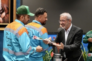 تصویر کارگران پیشانی مدیریت شهری هستند