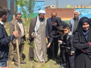 تصویر مراسم درختکاری در مدارس «تجلی یاسین» و «شهید رئیسی» شهرک ابریشم برگزار شد