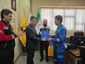 تصویر تقدیر از فعال محیط زیست در مترو محمدشهر