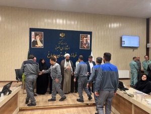 تصویر تجلیل از کارگران نمونه شهرستان چهارباغ با حضور مسئولان
