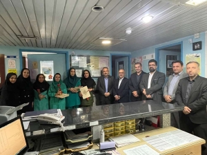 تصویر تجلیل رئیس دانشگاه از ماماهای بیمارستان امام حسن مجتبی(ع) نظرآباد