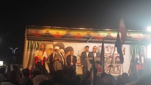 تصویر تلاوت استاد مهدی فلاح نژاد قاری برتر روستایی البرز با حضور جمعیت چند هزار نفری در هشتگرد