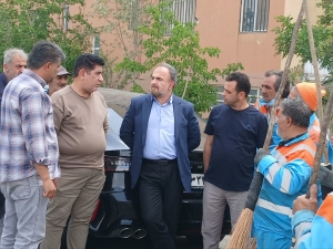 تصویر طرح پاکسازی شهرک پیام ماهدشت با نظارت مستقیم شهردار اجرا شد