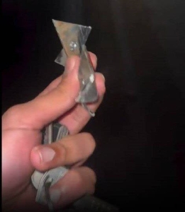 تصویر انسداد عمدی اتوبان تهران–کرج با ریختن میخ؛ ۲۴ خودرو آسیب دیدند