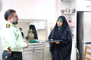 تصویر دیدار و سرکشی فرمانده انتظامی شهرستان کرج  از خانواده شهید «فرزاد روزبهانی»