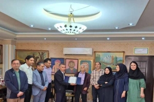 تصویر تکریم چهره ماندگار کشاورزی و حشره‌شناسی در البرز
