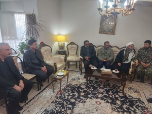 تصویر تجلیل از خانواده شهدای جنگ رمضان فردیس