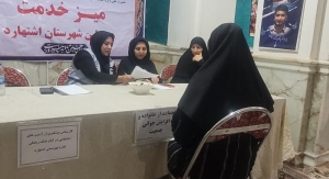 تصویر استقرار میز خدمت «هفته جوانی جمعیت» با ارائه خدمات رایگان در امامزادگان ام‌کبری و ام‌صغری (س)