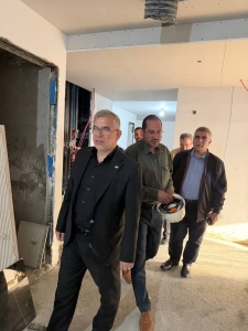 تصویر تأکید بر تسریع در بهره‌برداری زائرسرای البرز در مشهد مقدس