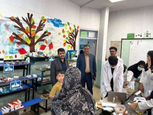 تصویر ارائه خدمات رایگان درمانی و فرهنگی به بیش از ۵۰۰ نفر در اردوی جهادی ملک‌آباد