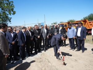 تصویر آئین کلنگ‌زنی و آغاز عملیات عمرانی پارک ۳ هکتاری «ایران‌جان»