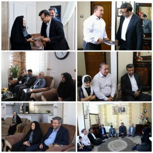 تصویر دیدار مدیرکل راهداری و حمل‌ونقل جاده‌ای استان البرز با خانواده شهدای والامقام