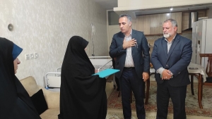 تصویر دیدار مدیر منطقه ۱ با خانواده‌ شهدای همکار