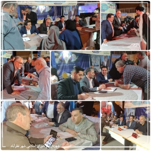 تصویر برگزاری میز خدمت شهرداری نظرآباد در میدان سپاه