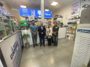 تصویر بازدید رئیس دانشگاه علوم پزشکی البرز از یک داروخانه در کردان