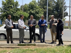 تصویر بازدید مشترک اداره آب ساوجبلاغ و معاونت خدمات شهری از بوستان‌های شهر