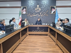 تصویر تاکید رئیس کل دادگستری استان البرز بر استفاده از خرد جمعی در رسیدگی‌های قضایی