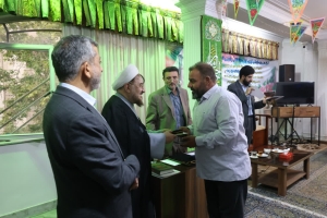 تصویر خون شهدا ضامن عزت ایران است