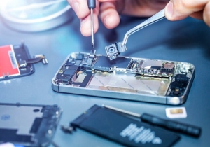 تصویر هزینه تعویض LCD گوشی، تقریباً به ارزش خود گوشی رسیده است!