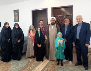 تصویر «تجلیل از خانواده آقای یزدان‌پرست در راستای سیاست‌های جوانی جمعیت در شهرستان چهارباغ