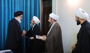 تصویر تقدیر مسئولان ستاد امر به معروف کشور از آیت‌الله حسینی‌ همدانی