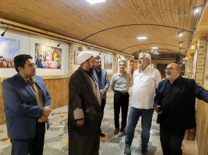 تصویر بازدید امام جمعه و فرماندار شهرستان چهارباغ از هنرمندان صاحب‌سبک  شهرستان