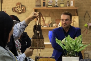 تصویر حمایت واقعی از هنرمندان صنایع‌دستی با ایجاد بازار پایدار محقق می‌شود