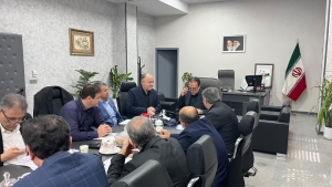 تصویر نشست بررسی و تبیین تکلیف لکه صنعتی «اسپنا» در اتاق بازرگانی البرز برگزار می‌شود