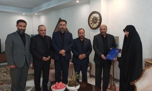 تصویر دیدار معاون عمرانی وزیر با خانواده شهید والامقام سردار اکبر عنایتی در البرز