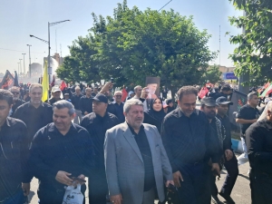 تصویر دنیا تماشاگر قدرشناسی ملت ایران از رهبر شهید است