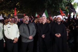 تصویر استاندار البرز همگام با مردم در یکصد و سی‌ و یکمین موج حضور