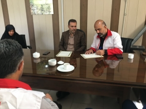 تصویر امضاء تفاهم‌نامه همکاری اداره منابع طبیعی ساوجبلاغ و جمعیت هلال احمر