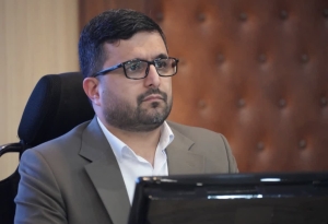 تصویر کارت شهروندی کرج روی میز شورای شهر؛ یارانه حمل‌ونقل هدفمند می‌شود
