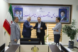 تصویر تفاهم‌نامه تکمیل عملیات آماده‌سازی بخشی از سایت ۹۳۸ هکتاری نهضت ملی مسکن اشتهارد منعقد شد