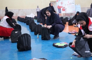تصویر هشت هزار بسته لوازم‌التحریر بین دانش‌آموزان نیازمند البرز توزیع شد