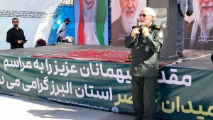 تصویر ایستادگی درسی بزرگ از شهدای ایران اسلامی است