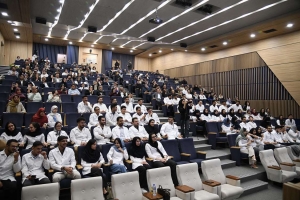 تصویر از آموزش تا بالین؛ جشن روپوش سفید دانشجویان پزشکی دانشگاه علوم پزشکی البرز